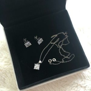 Elegant necklace and earrings set